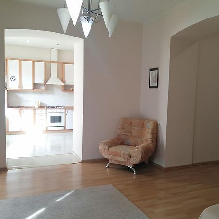 Mala Zhytomyrska Street 17 Appartement Kiev Buitenkant foto