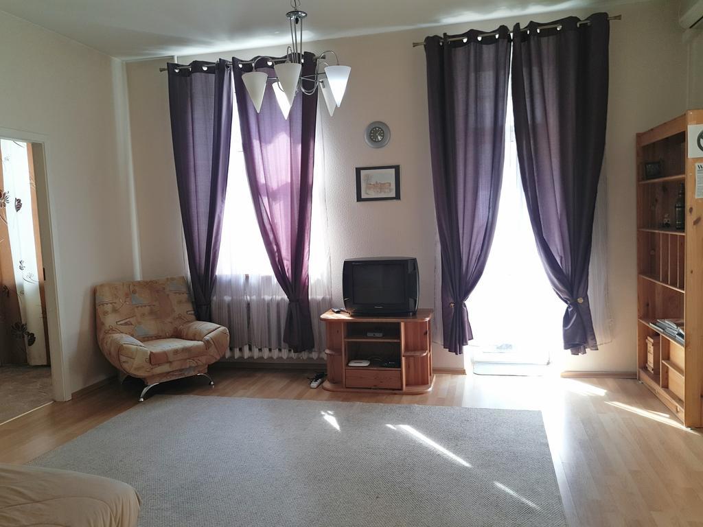 Mala Zhytomyrska Street 17 Appartement Kiev Buitenkant foto